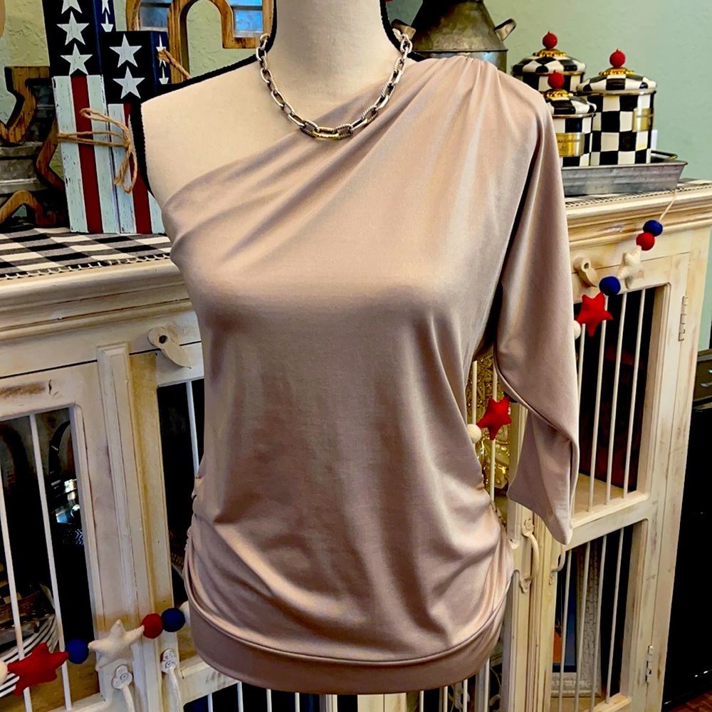 Sexy Cach’e one-shoulder sparkly gold top!